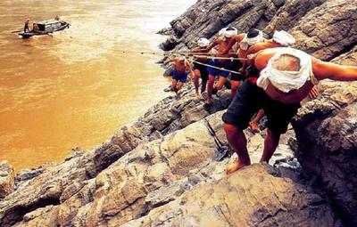 纤夫精神赞（散文）